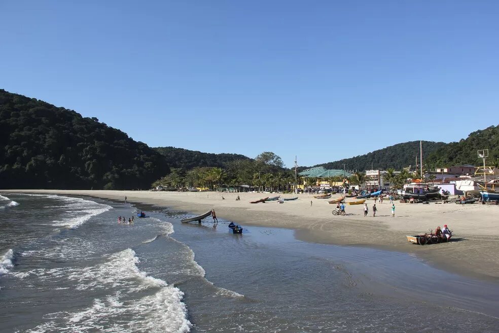 Estudo destaca ação de turistas em poluição de praia do litoral de SP; entenda