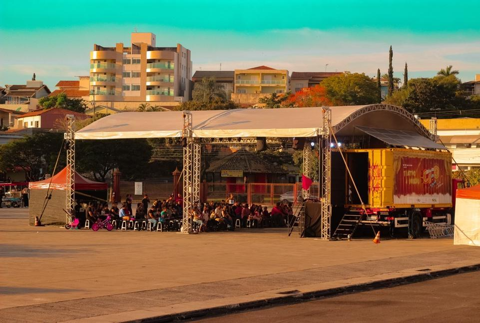 Grupo Teatro a Bordo apresenta em Praia Grande o Projeto Caixola Recicla